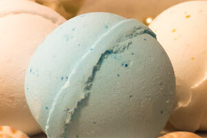 AromaBombs Yummy Bubbles_0326 essential oil bath bombs with shea butter