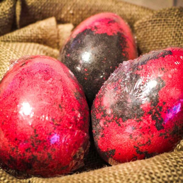 red-dragon-egg-yummybubbles-handmade-bathbomb Red and black dragon egg bath bombs for all lovers of Game of Thrones, you can be the mother of dragons